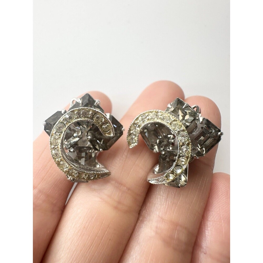 Weiss Vintage Rhinestone Clip-On Cluster Stud Earrings